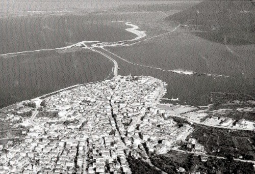 H πόλη της Λευκάδας και το φρούριο όπως φαίνεται από τα δυτικά